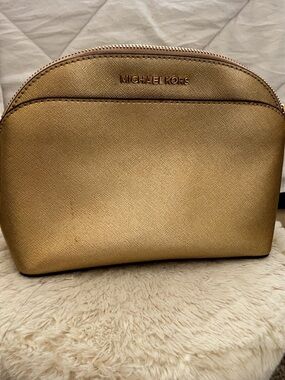 MICHAEL KORS Gold Saffiano Cosmetic Case